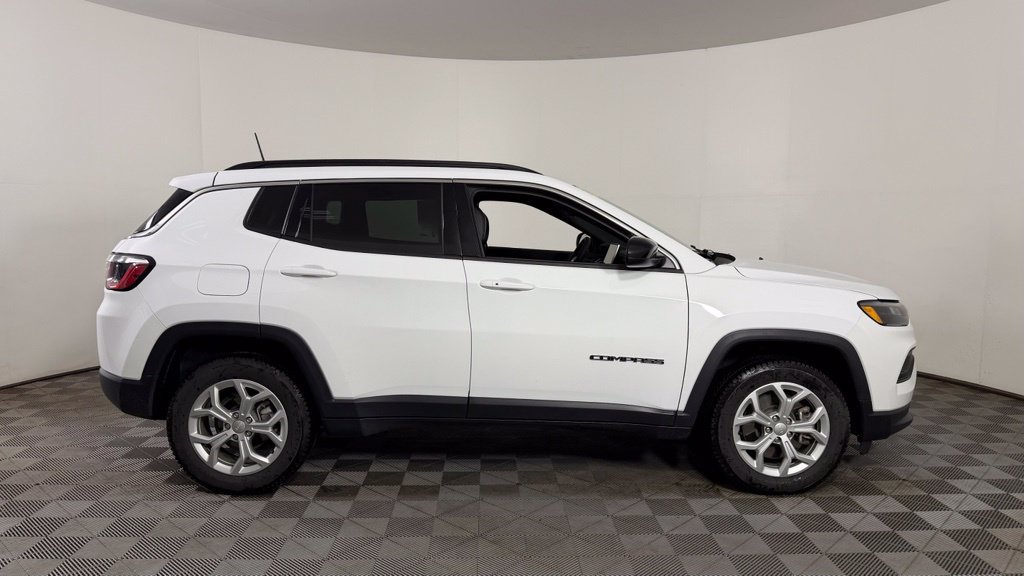 Used 2024 Jeep Compass Latitude AWD/4WD image 9