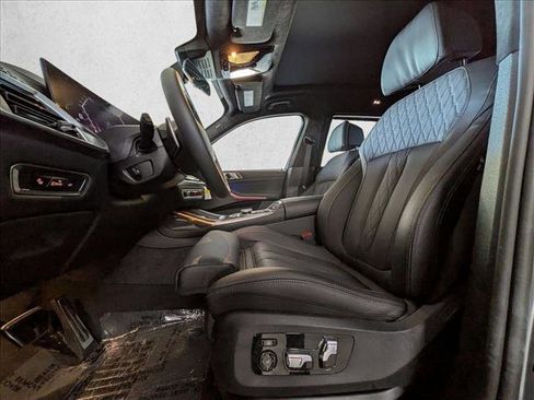 New 2025 BMW X7 M60i w/ Climate Comfort Package image 4