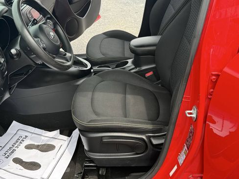 Used 2016 Kia Soul + FWD image 15