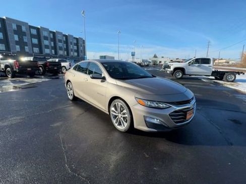 Used 2024 Chevrolet Malibu LT image 2