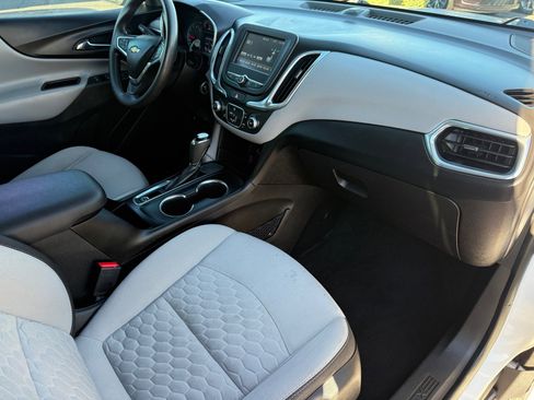 Used 2018 Chevrolet Equinox LS image 27