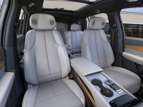 New 2026 Cadillac Vistiq Sport image 18