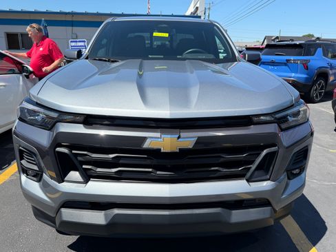 Used 2025 Chevrolet Colorado LT w/ LT Convenience Package AWD/4WD image 6