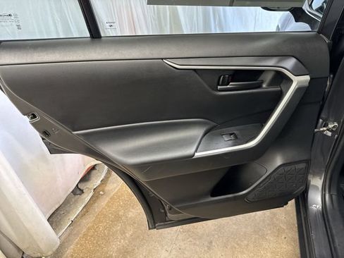 Used 2021 Toyota RAV4 LE AWD/4WD image 21