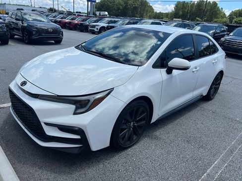 Used 2023 Toyota Corolla SE FWD image 3