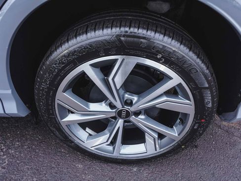 Used 2024 Audi Q4 e-tron Premium Plus image 8