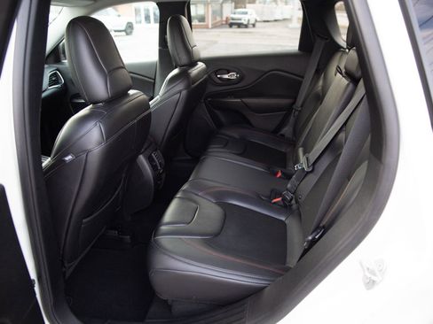 Used 2019 Jeep Cherokee Trailhawk image 22