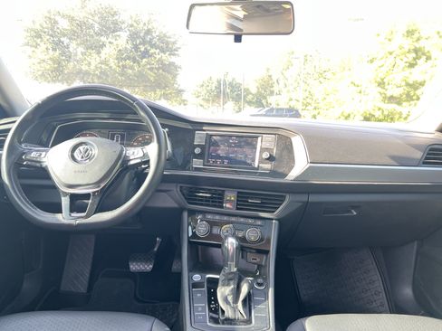 Used 2019 Volkswagen Jetta SE FWD image 25