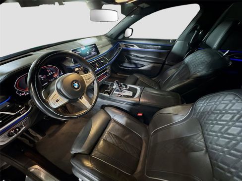 Used 2022 BMW 740i w/ M Sport Package RWD image 10