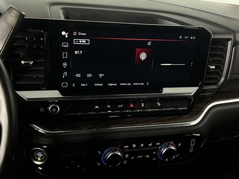 Used 2023 GMC Sierra 1500 SLE image 19