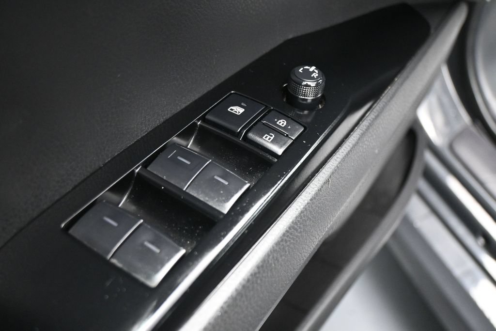 Used 2025 Toyota Camry SE FWD image 11