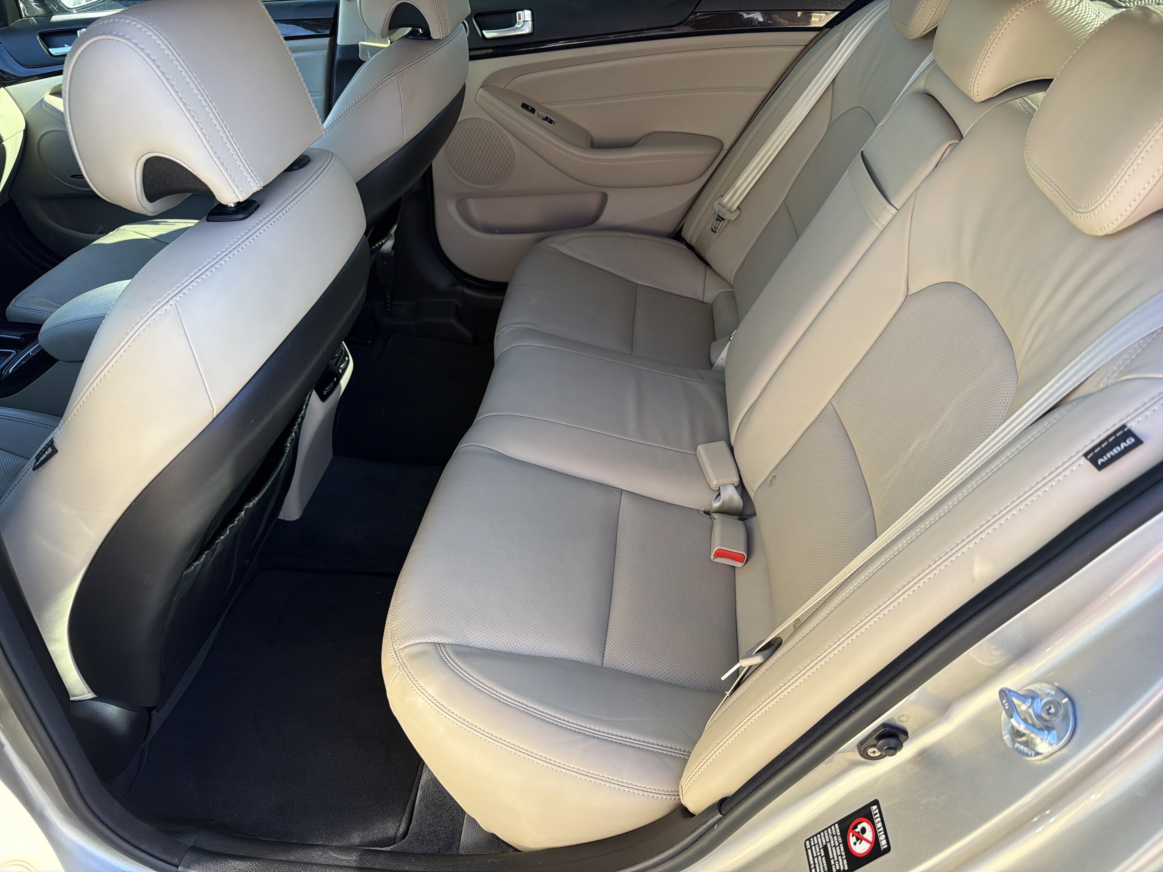 Used 2015 Kia Cadenza Premium w/ Luxury Package FWD image 17