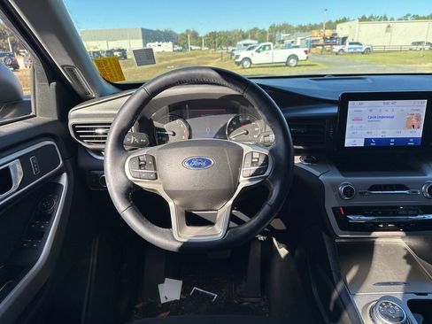 Used 2022 Ford Explorer XLT w/ Class IV Trailer Tow Package image 12