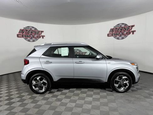 Used 2021 Hyundai Venue SEL FWD image 8
