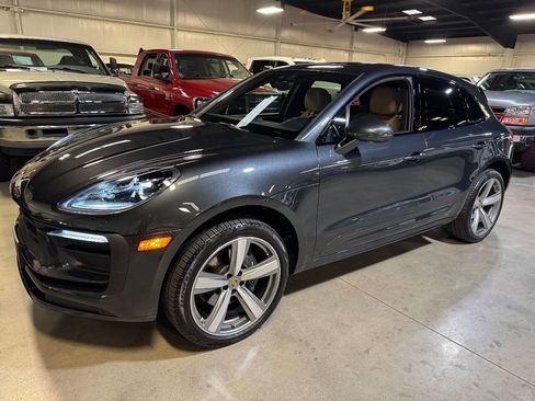 Used 2024 Porsche Macan Base AWD 4dr SUV w/ Premium Plus Package image 21