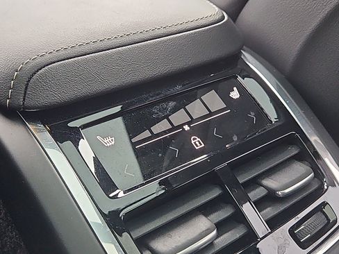 Used 2025 Volvo XC60 B5 Ultra image 16