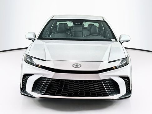 Used 2025 Toyota Camry SE FWD image 2