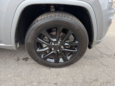 Used 2020 Jeep Grand Cherokee Altitude image 9