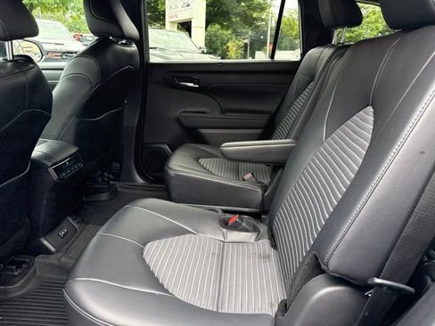 Used 2024 Toyota Highlander XSE AWD/4WD image 21