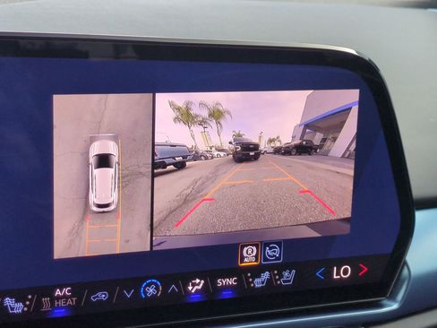 Used 2026 Chevrolet Equinox EV LT w/ Convenience Package II image 19