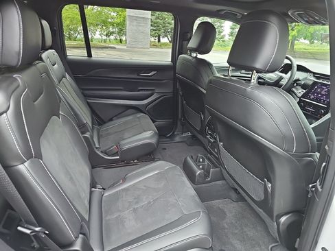 Used 2025 Jeep Grand Cherokee L Altitude AWD/4WD image 16