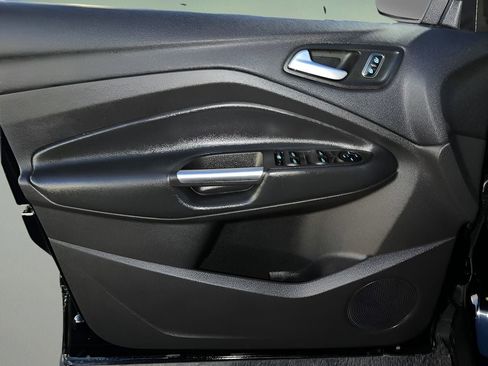 Used 2018 Ford Escape SE w/ SE Sport Appearance Package image 10