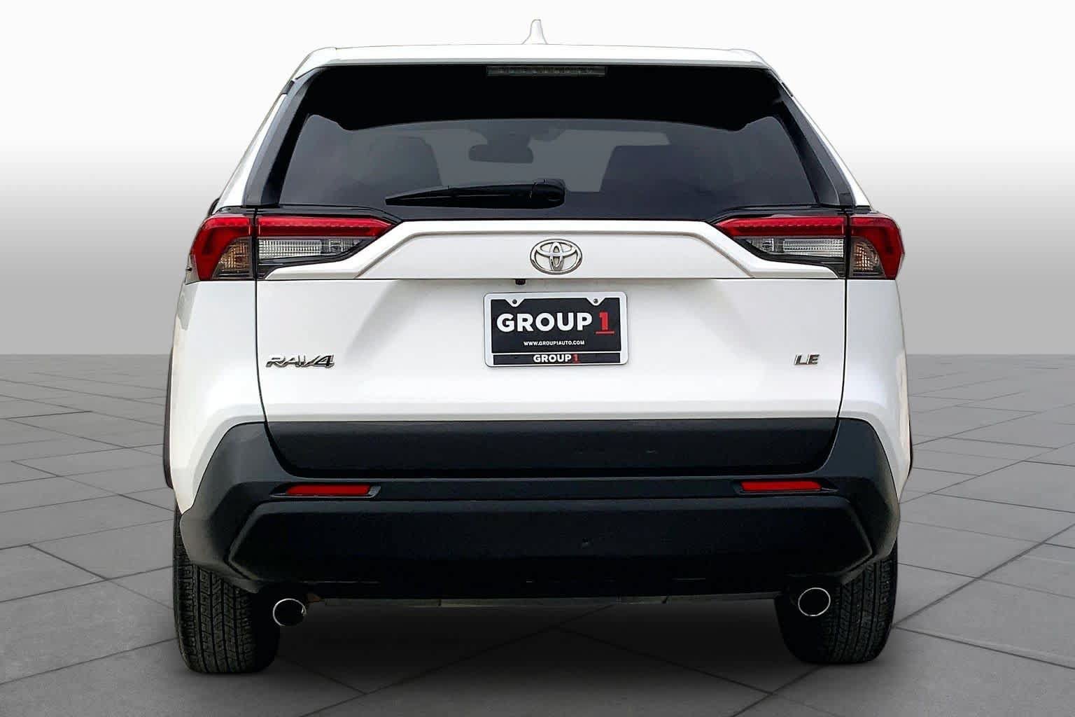 Used 2022 Toyota RAV4 LE FWD image 5