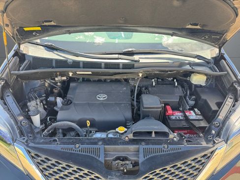 Used 2015 Toyota Sienna SE FWD image 23