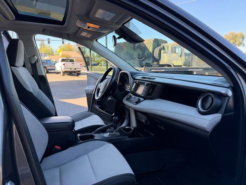 Used 2018 Toyota RAV4 XLE image 18