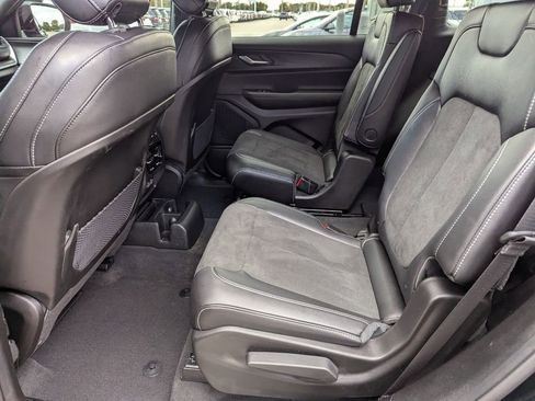 Used 2025 Jeep Grand Cherokee L Laredo image 20