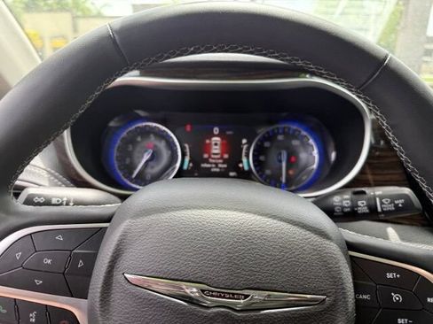 Used 2023 Chrysler Pacifica Limited FWD image 20