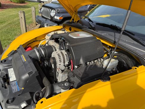 Used 2004 Chevrolet SSR w/ Preferred Equipment Group RWD image 16