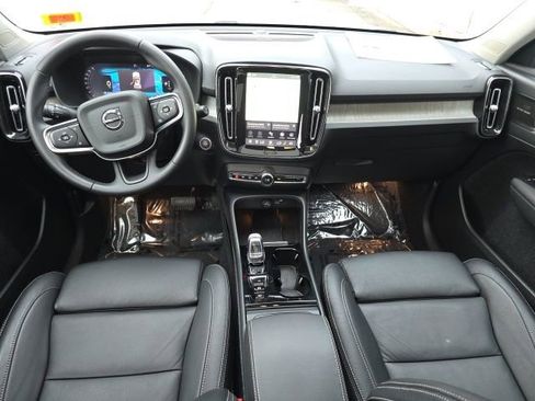 Certified 2024 Volvo XC40 B5 Plus w/ Climate Package image 23