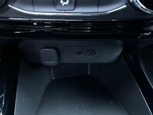 Used 2025 Chevrolet Trax LT image 23