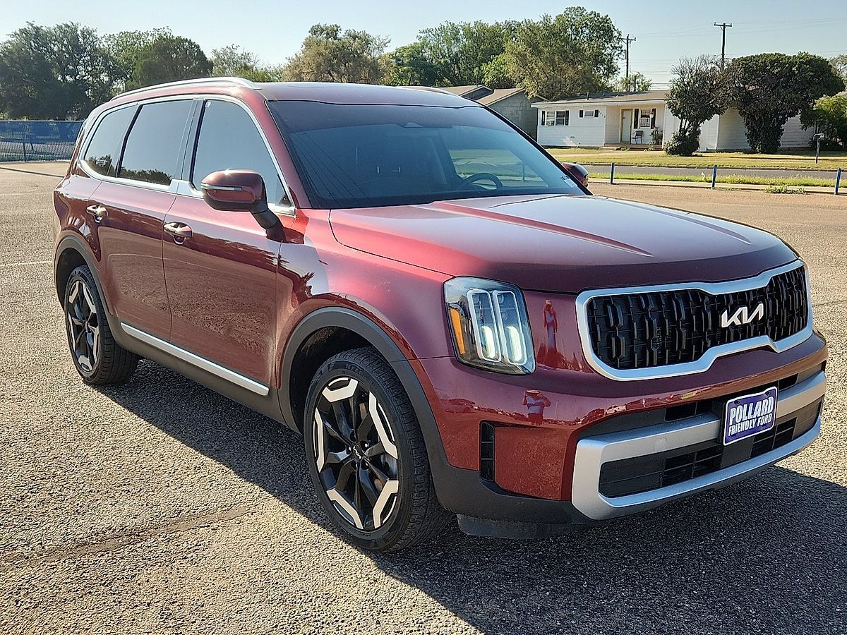 Used 2023 Kia Telluride EX w/ EX Captain's Chair Package FWD image 4