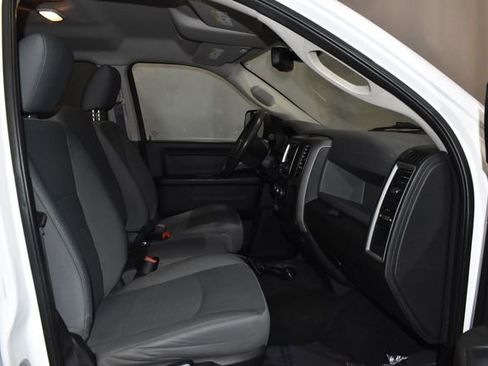 Used 2018 RAM 2500 Tradesman w/ Chrome Appearance Group image 32