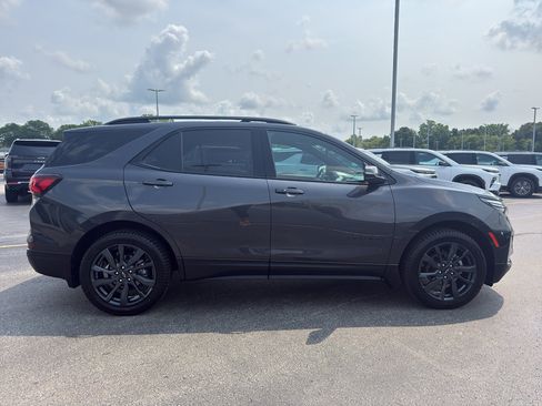 Certified 2022 Chevrolet Equinox RS w/ Infotainment Package AWD/4WD image 4