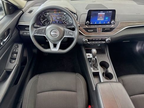 Used 2025 Nissan Altima 2.5 SV FWD image 26