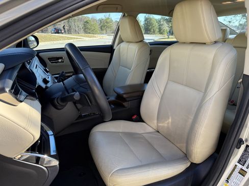 Used 2018 Toyota Avalon XLE image 35