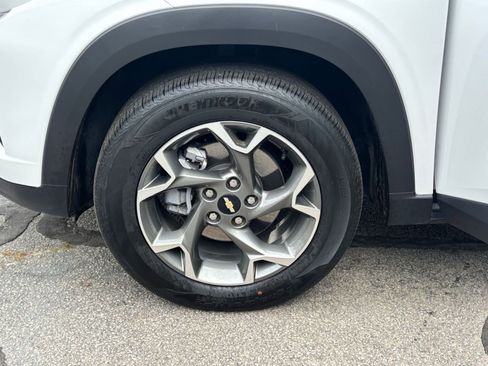 Used 2025 Chevrolet Trax LT image 31
