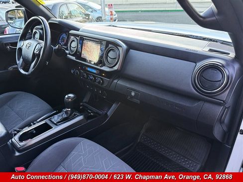 Used 2017 Toyota Tacoma TRD Off-Road image 10