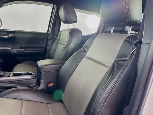 Used 2022 Toyota Tacoma TRD Sport w/ Technology Package image 36