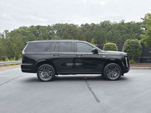Used 2026 Cadillac Escalade Platinum Sport w/ LPO, Floor Liner Package AWD/4WD image 5
