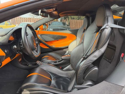 Used 2018 McLaren 570S Spider image 10