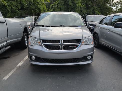 Used 2019 Dodge Grand Caravan SXT FWD image 2