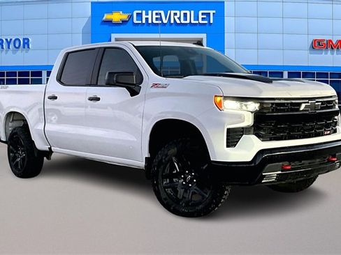 Used 2025 Chevrolet Silverado 1500 LT Trail Boss w/ Convenience Package II image 1