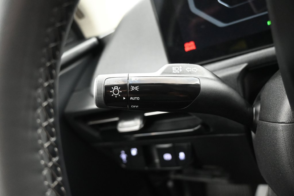 Used 2025 Kia EV6 Light w/ Light LR Technology Package RWD image 16