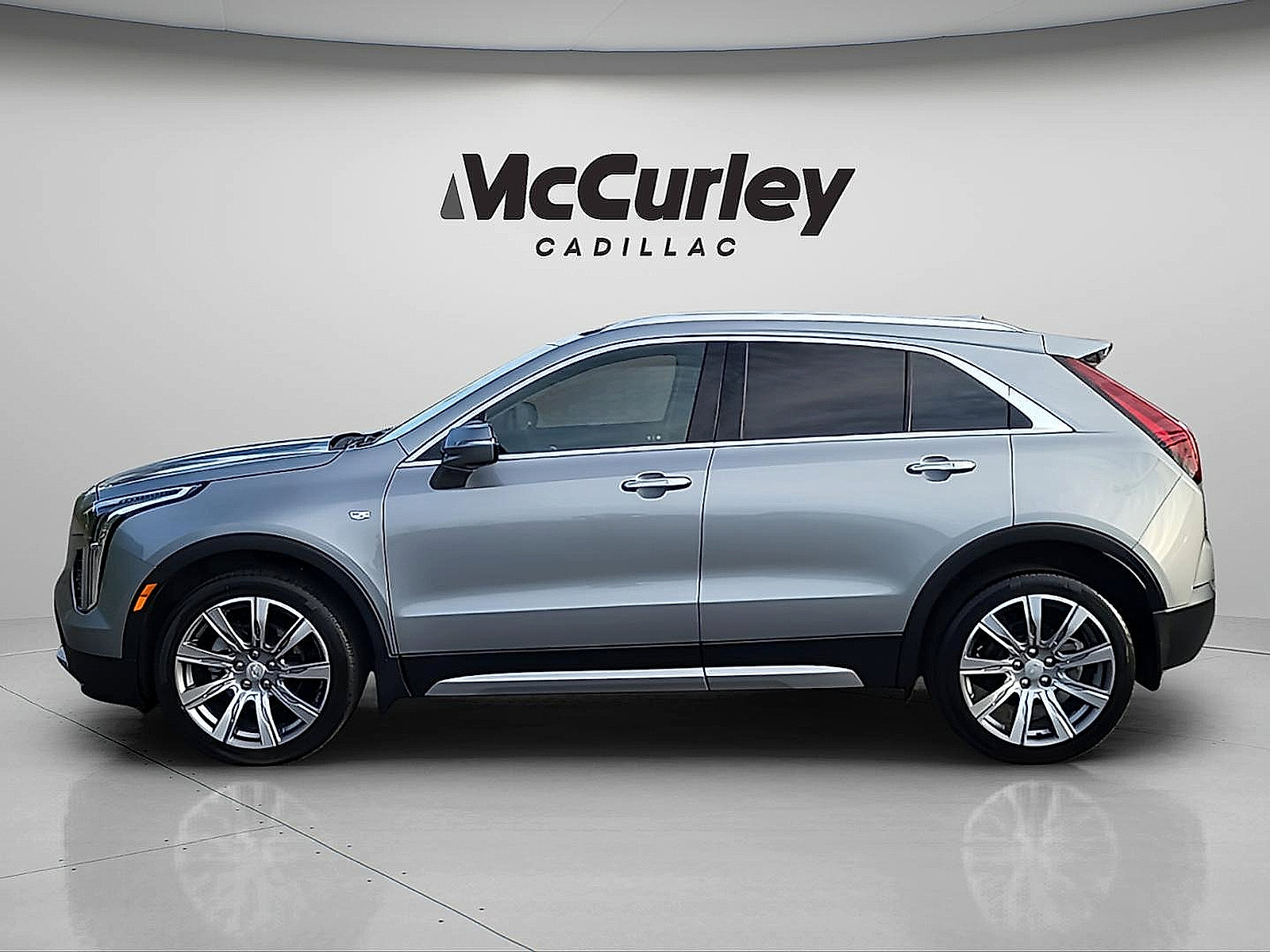 Used 2023 Cadillac XT4 Premium Luxury w/ Sun And Sound Package AWD/4WD image 4