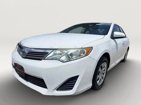 Used 2014 Toyota Camry FWD image 4