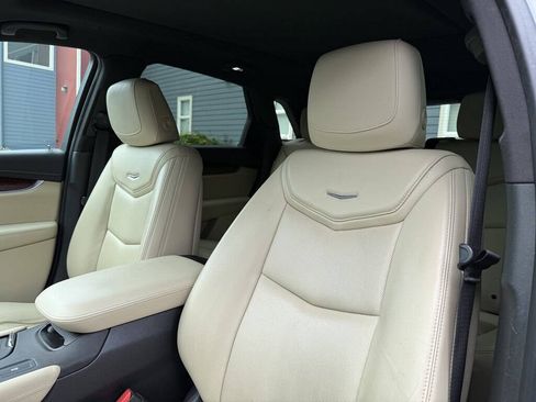 Used 2017 Cadillac XT5 Luxury w/ Driver Awareness Package FWD image 16